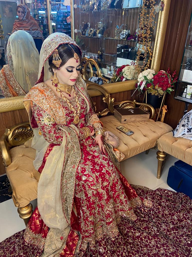 Aroosa Beauty Parlour in Jhang, Punjab