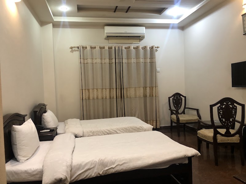 MIDWAY HOTEL & RESTAURANT in Sadiqabad, Punjab