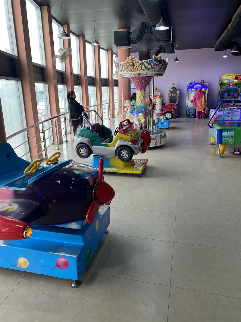 Hakim Mall in Mandi Bahauddin, Punjab