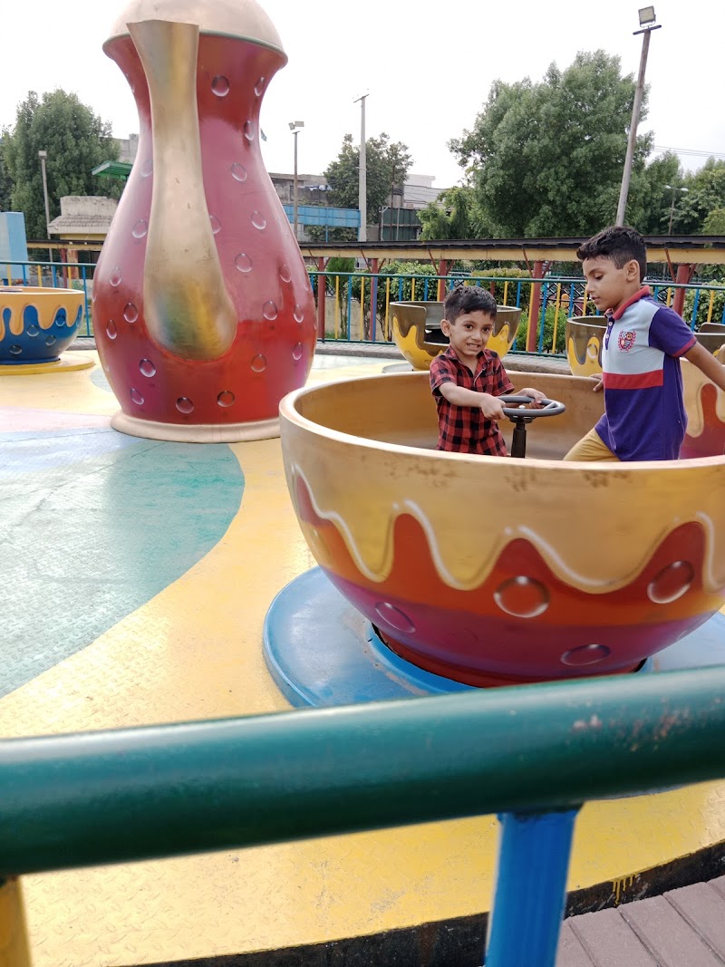 Hatim Tai Play land (sasta bazar) in Gujranwala, Punjab