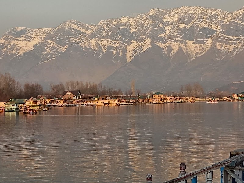 Lalarukh Group of Houseboats in Srinagar, Punjab