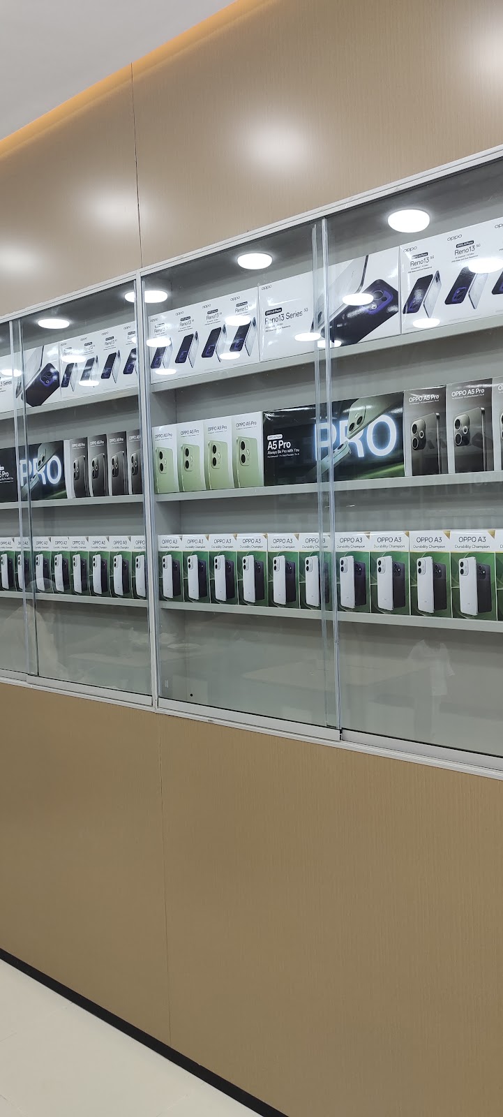OPPO EXPERIENCE STORE (KWL 3648) in Khanewal, Punjab