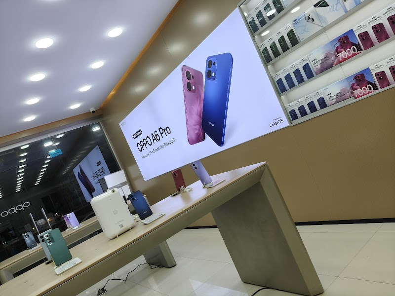 OPPO EXPERIENCE STORE (KWL 3648) in Khanewal, Punjab