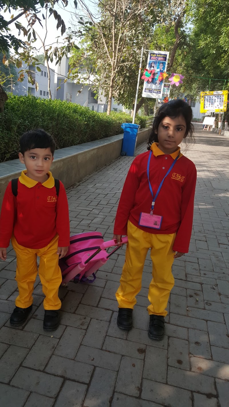 Chiniot Islamia School & College (Girls Campus) in Faisalabad, Punjab