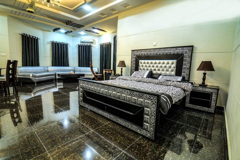 MIDWAY HOTEL & RESTAURANT in Sadiqabad, Punjab