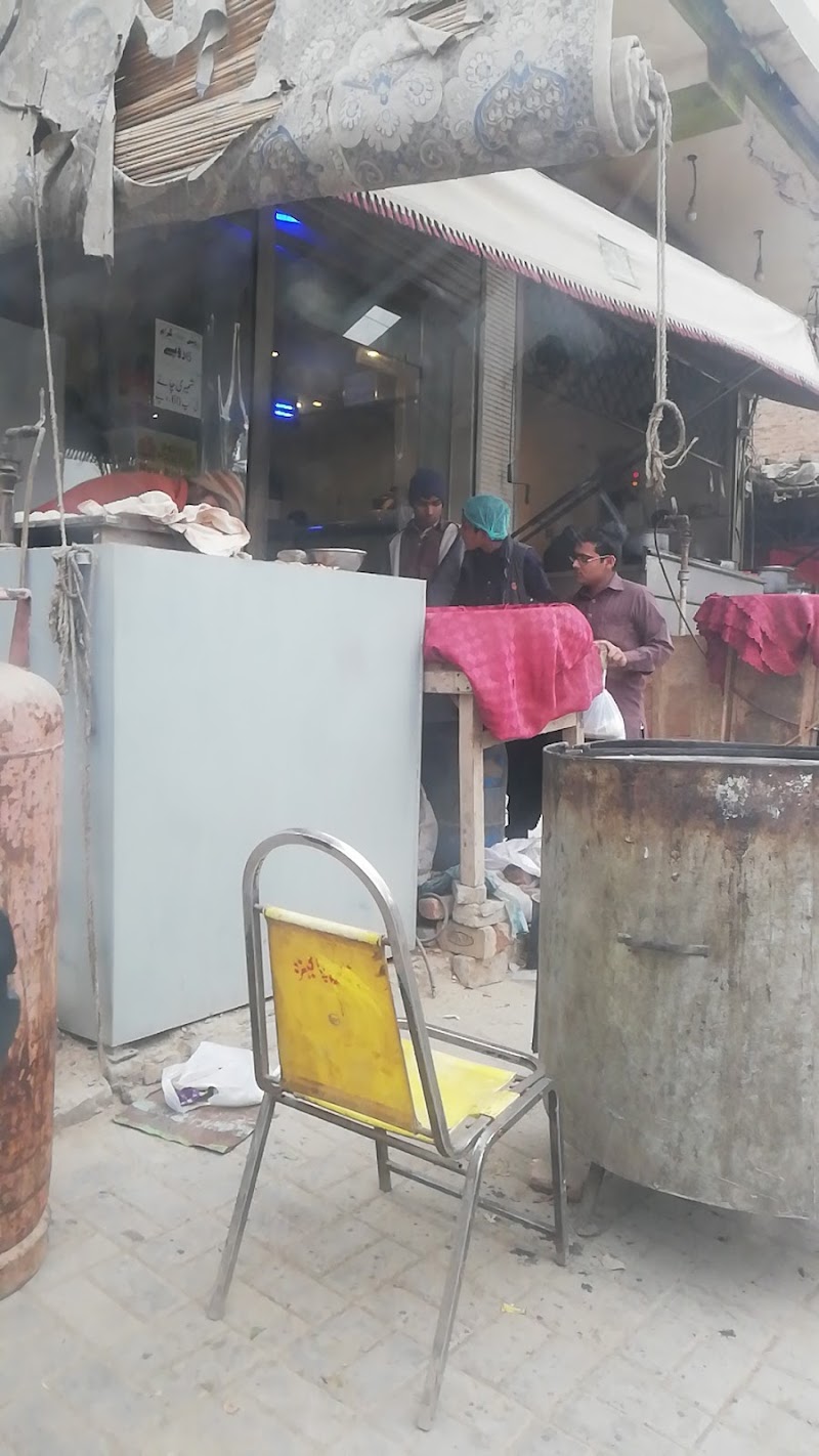 Pakeza Haji Mola Bakhsh Restaurant in Dera Ghazi Khan, Punjab