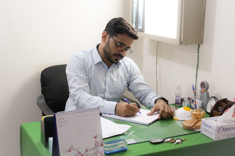 Dr. Faisal Majeed Physiotherapist in Mandi Bahauddin, Punjab