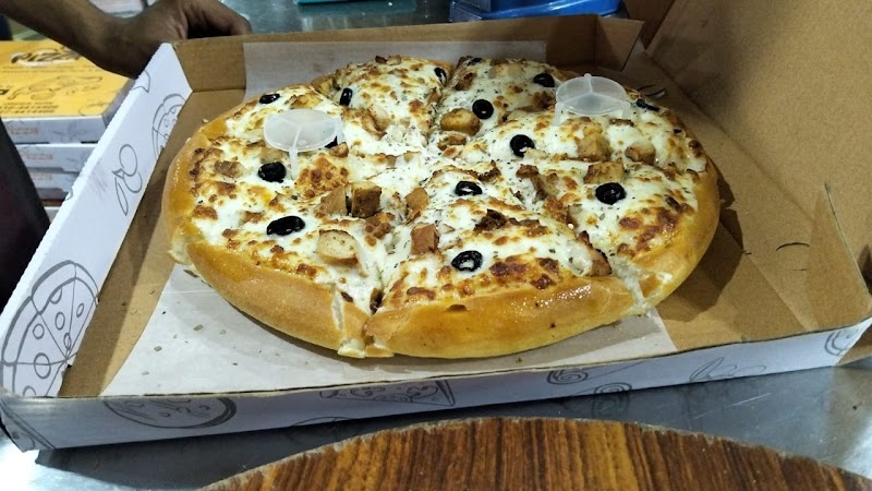 18 Hours Pizza & Cafe in Khanewal, Punjab