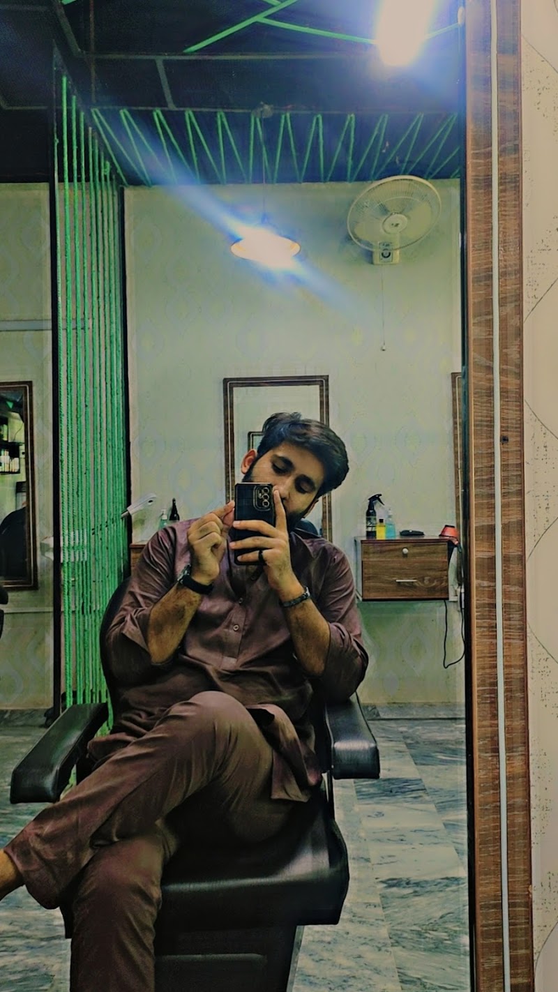Clean cut Saloon in Gojra, Punjab
