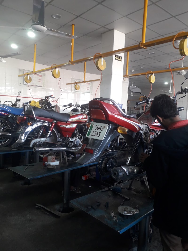 Shahid Honda Center in Chiniot, Punjab