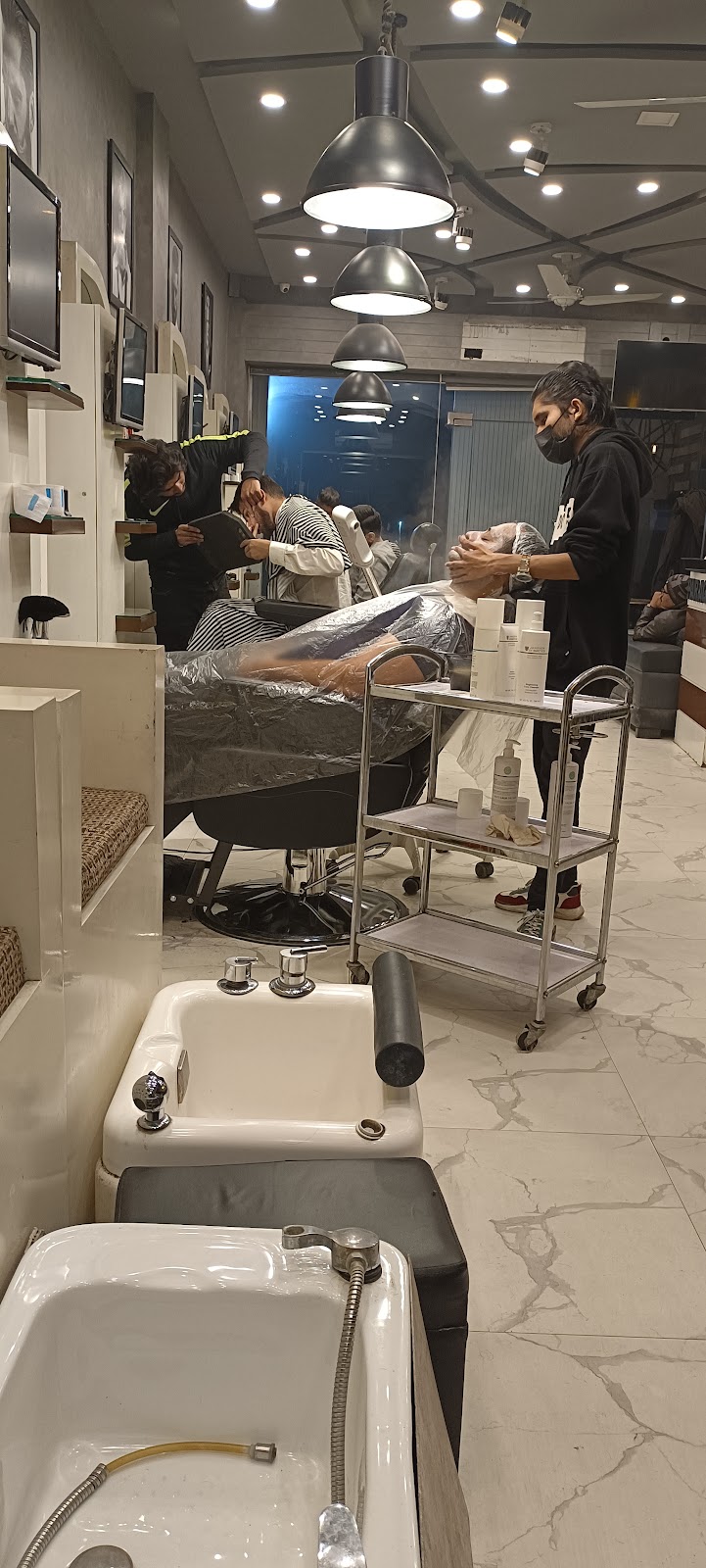 Paragon Salon and Studio in Gujranwala, Punjab