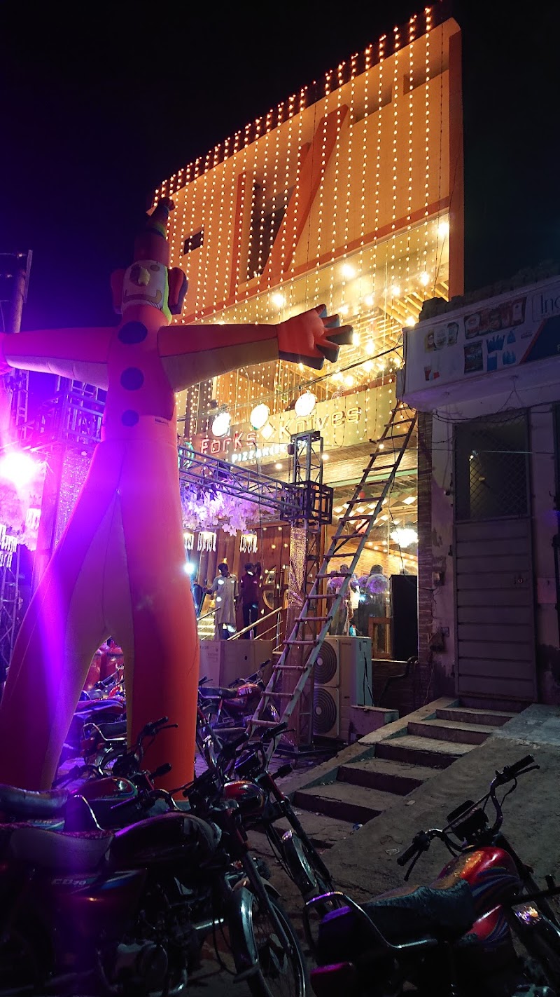 Forks n knives pizza kitchen in Gojra, Punjab