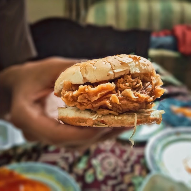 Bhai Bhai burger point in Muridke, Punjab