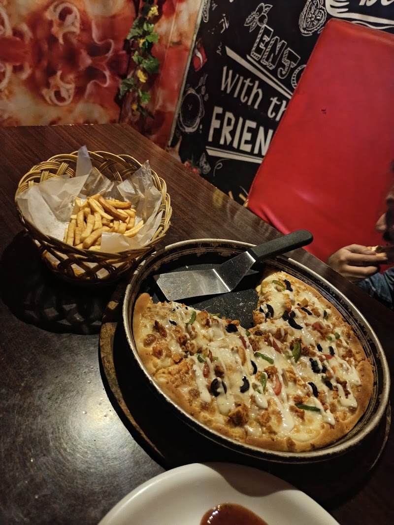24 Wall Street Pizza in Lahore, Punjab