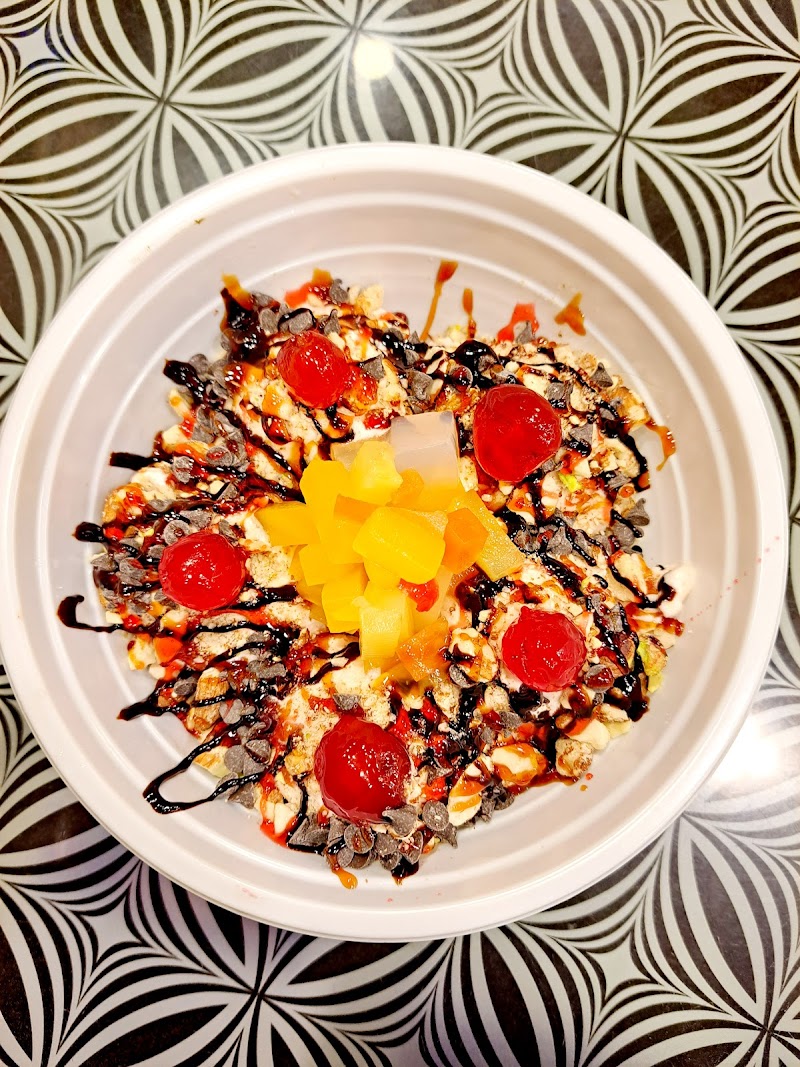 (MSK DESSERTS BAR)Lahori Chaman Ice Cream only 1 branch district Narowal in Narowal, Punjab