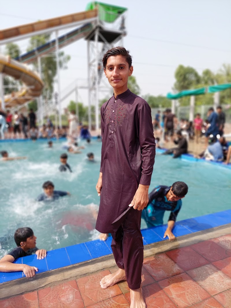 Splash Water Park Mandi Bahaudin in Mandi Bahauddin, Punjab