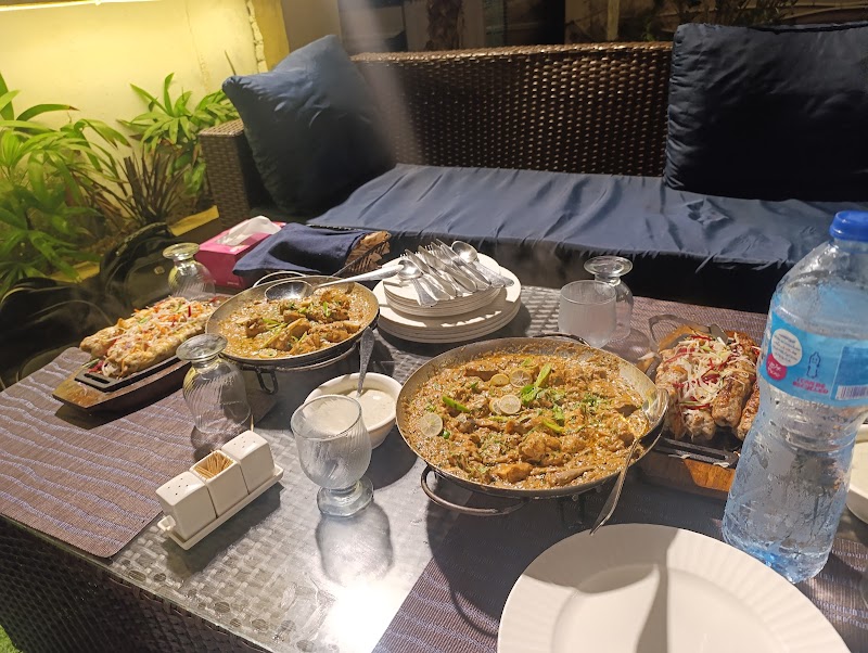 Cloudz cafe and restaurant in Gujrat, Punjab