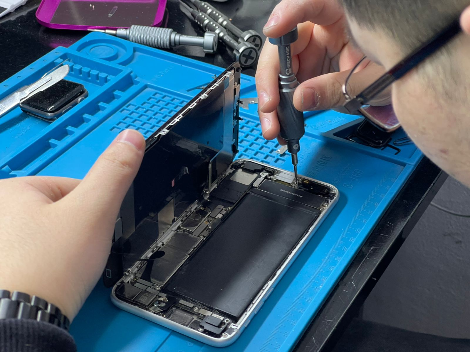 iPhone screen repair