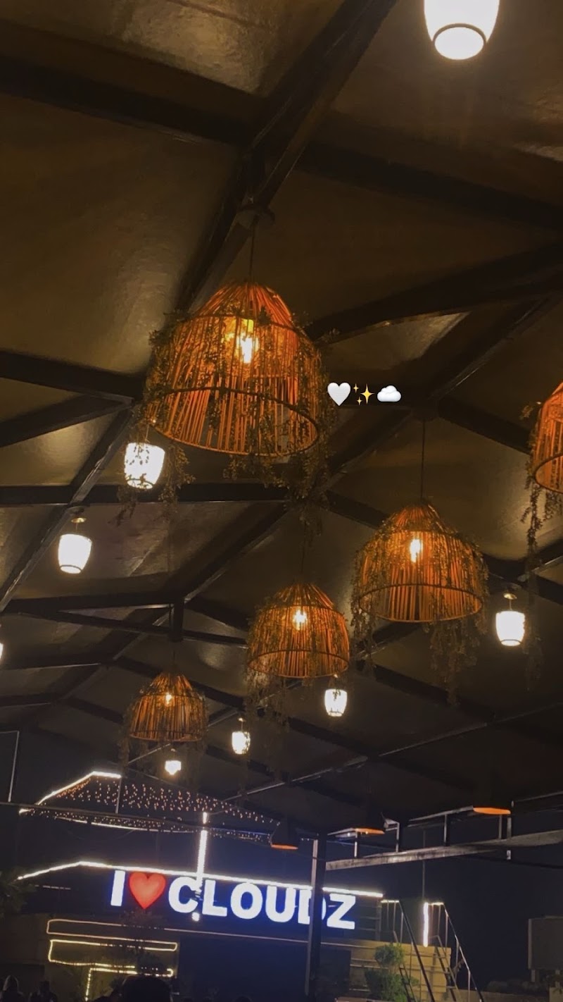 Cloudz cafe and restaurant in Gujrat, Punjab