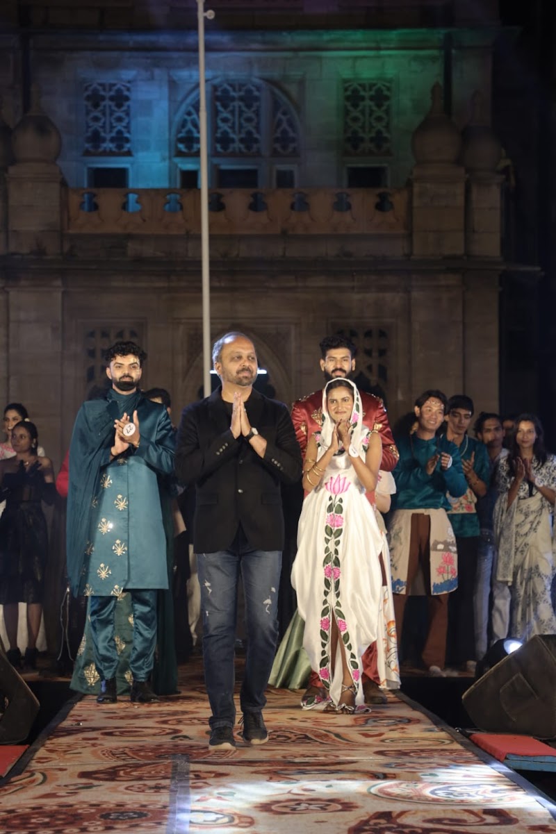 Gadhavi's in Vadodara, GJ
