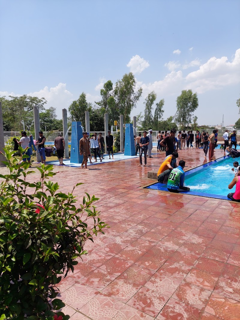 Splash Water Park Mandi Bahaudin in Mandi Bahauddin, Punjab