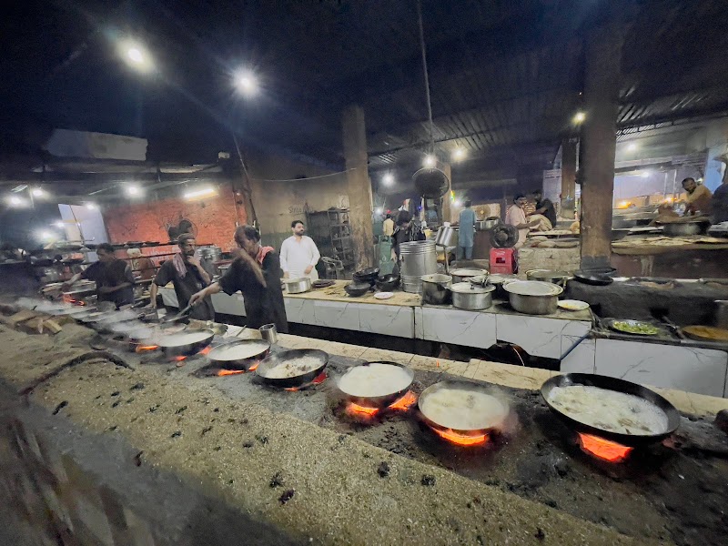 Shah pump hotel in Mīrpur Khās, Sindh