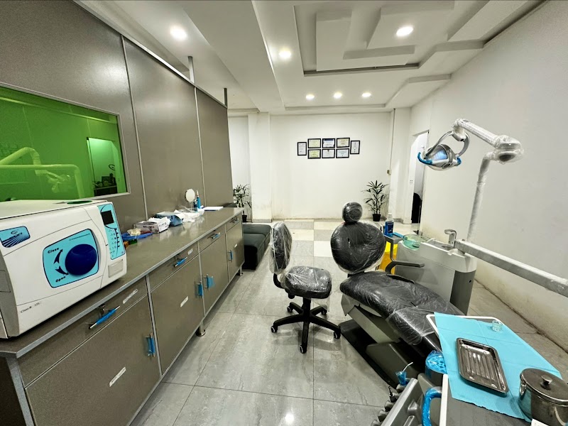 Gujrat Dental Clinic Dr.Tayyab Rauf in Gujrat, Punjab