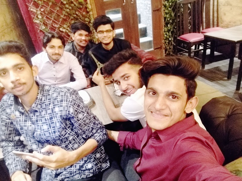 DownTown Pizza Hut in Gojra, Punjab