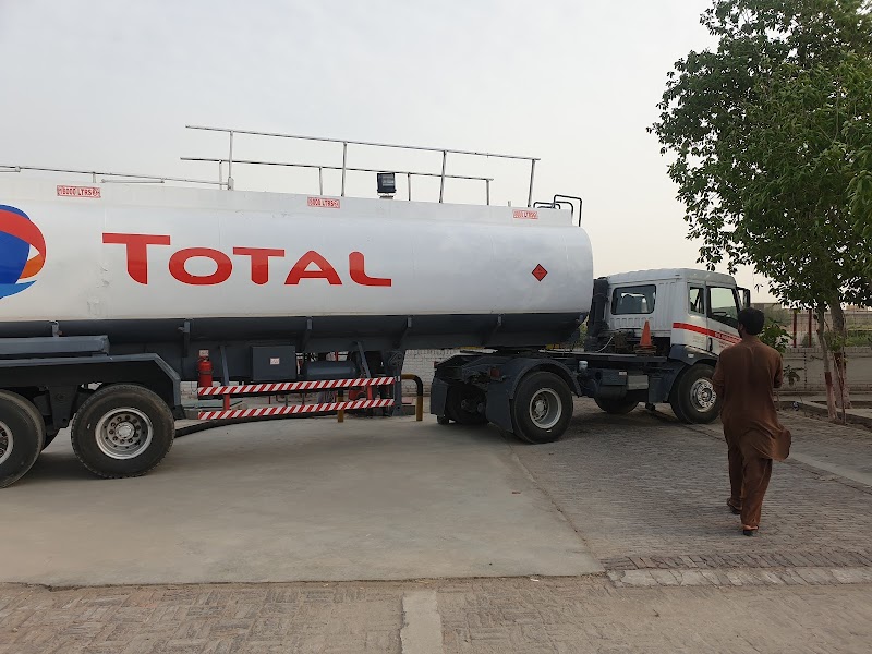 Pakistan Petrolium Service Total Petrol Station in Lodhrān, Punjab