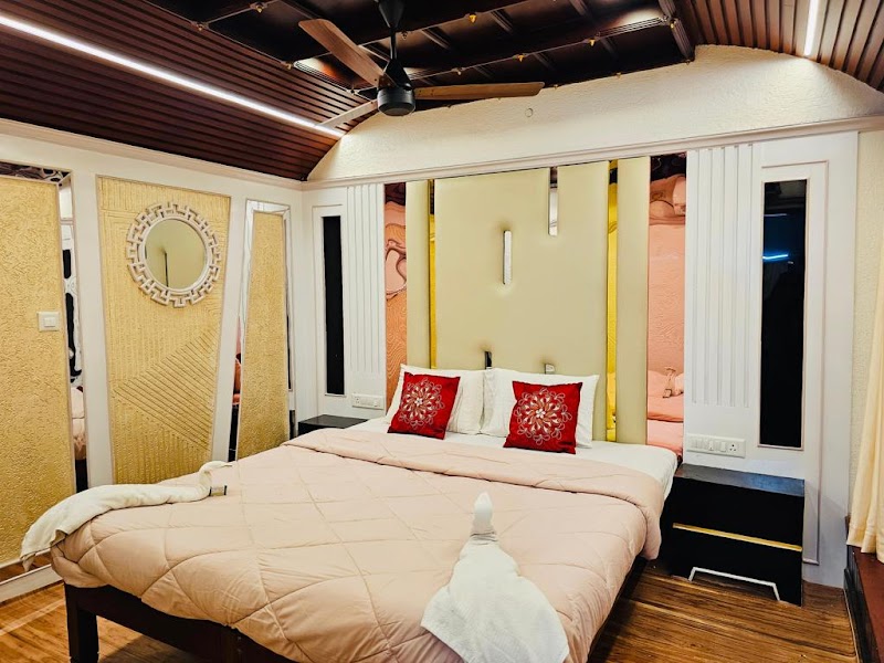 Alleppey Boat House | Alappuzha | Alleppey Houseboat | Kerala in Chennamkary, KL