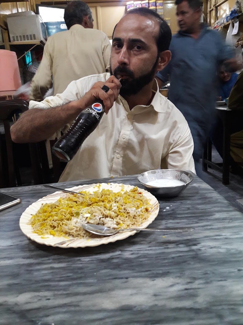 Khan Pan Corner in Gujrat, Punjab