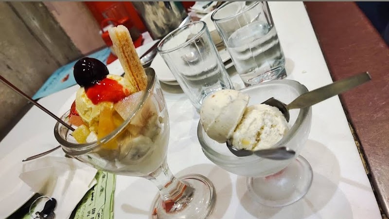 Al Aziz Ice Bar And Restaurant in Dera Ghazi Khan, Punjab