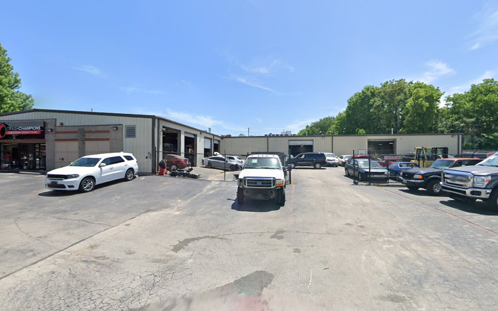 Crash Champions Collision Repair Springfield Dwtn Auto Body Shop in Springfield, MO