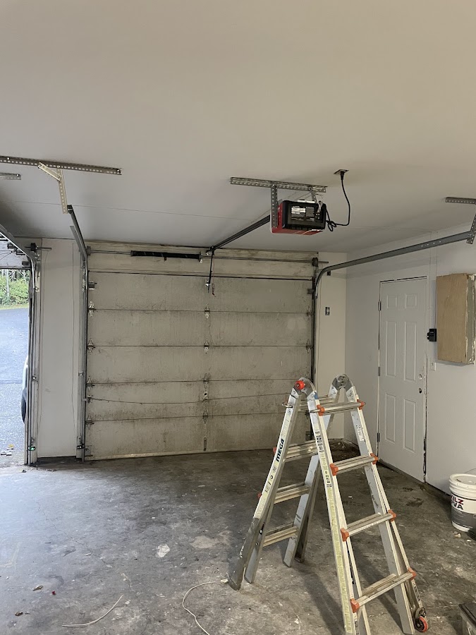 Tomys garage door