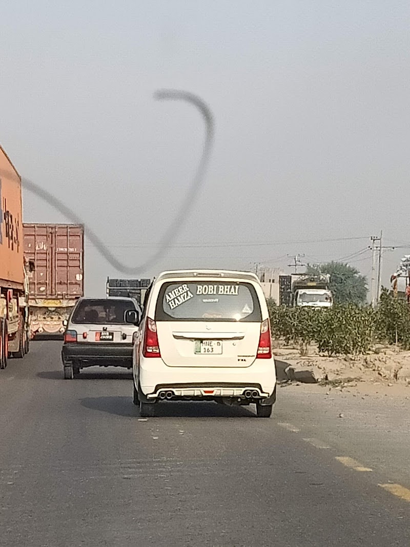 Pakistan Petrolium Service Total Petrol Station in Lodhrān, Punjab