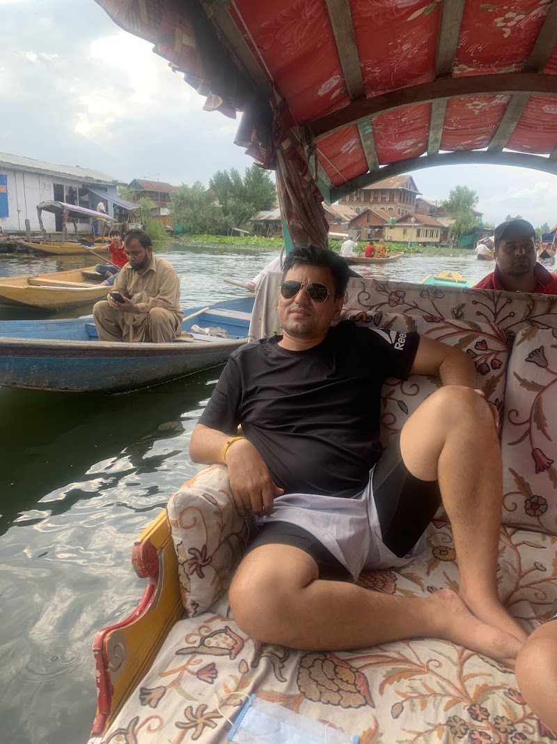 Lalarukh Group of Houseboats in Srinagar, Punjab