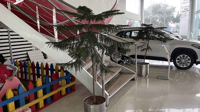 Toyota Lyallpur Motors in فیصل آباد, پنجاب