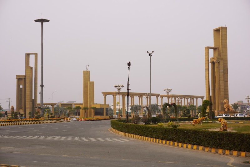 Royal Orchard Overseas Block Multan in Multan, Punjab