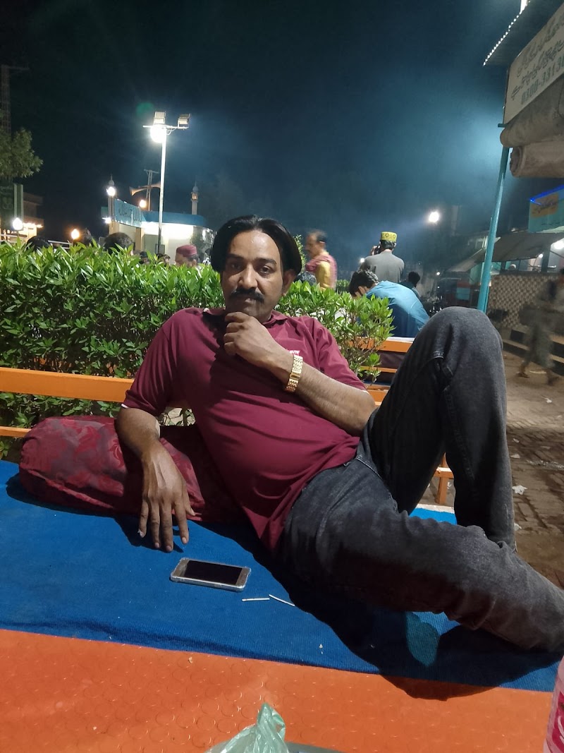 Shah pump hotel in Mīrpur Khās, Sindh