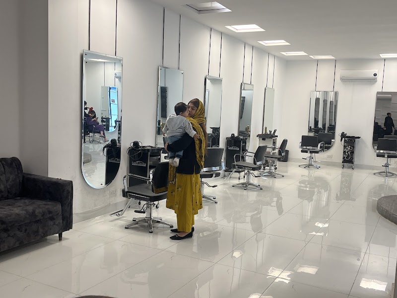 Jugnu's Salon Gujranwala in Gujranwala, Punjab