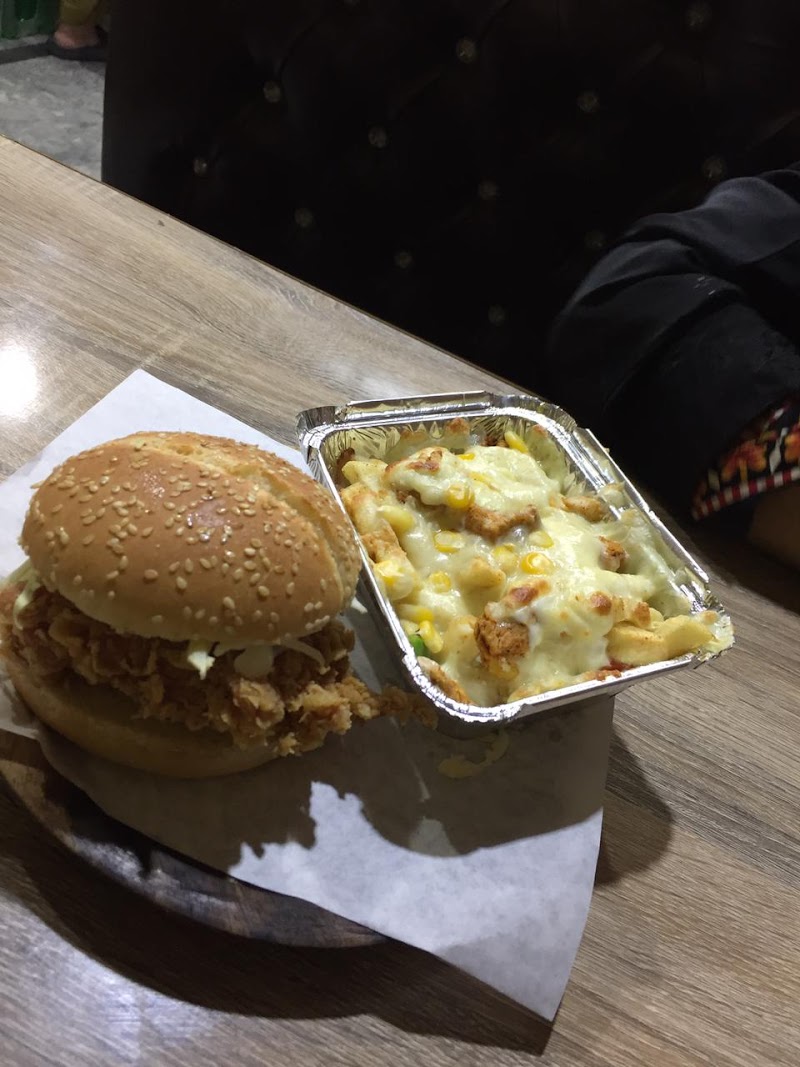 Pizza 17" in Jhelum, Punjab