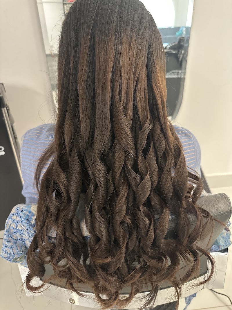 Jugnu's Salon Gujranwala in Gujranwala, Punjab