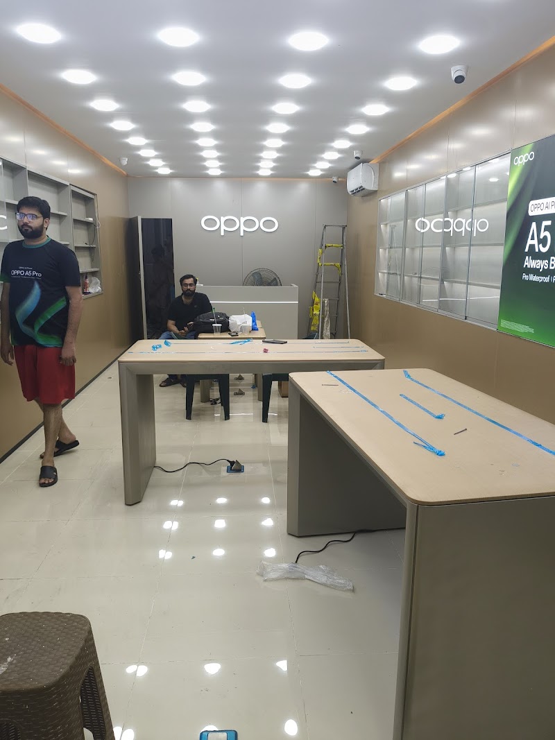 OPPO EXPERIENCE STORE (KWL 3648) in Khanewal, Punjab