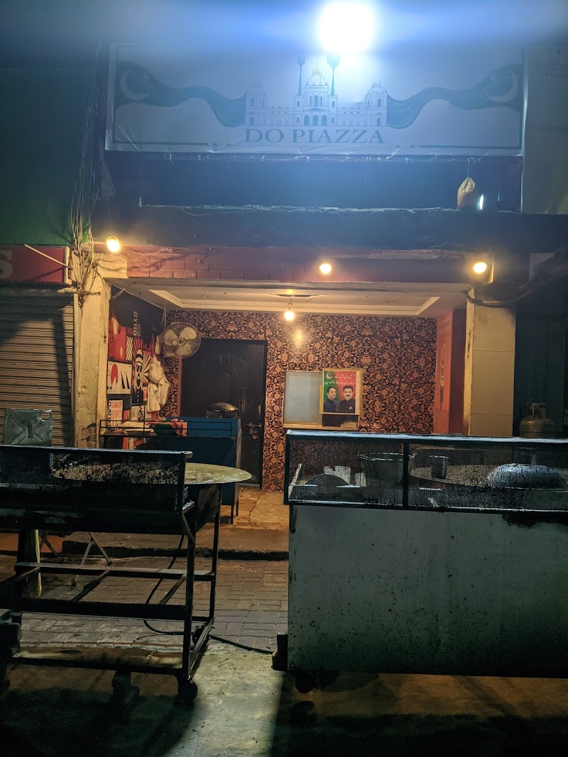 Do Piazza in Bahawalpur, Punjab