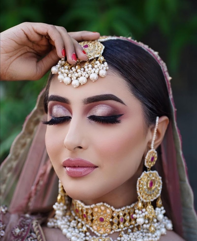 Galaxy Beauty Lounge-Best Bridal Salon & Top Hair Parlor in Gujranwala, Punjab