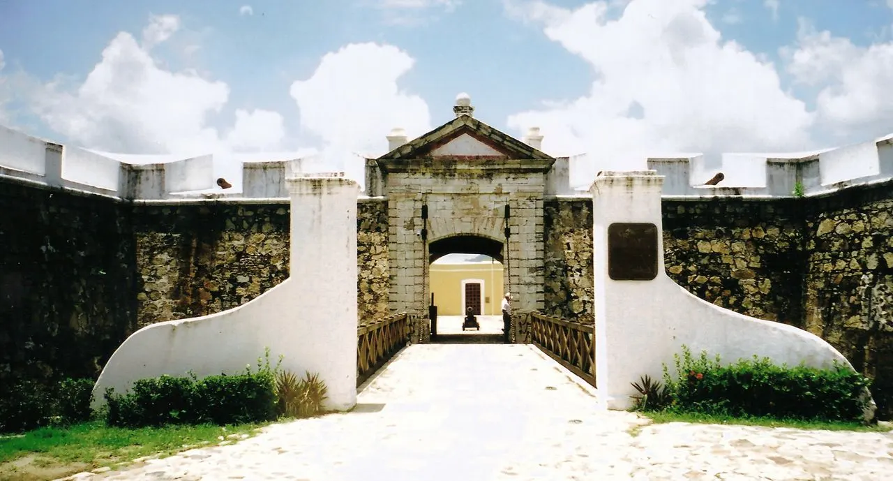 The star-shaped Fort of San Diego above Acapulco harbor, Guerrero