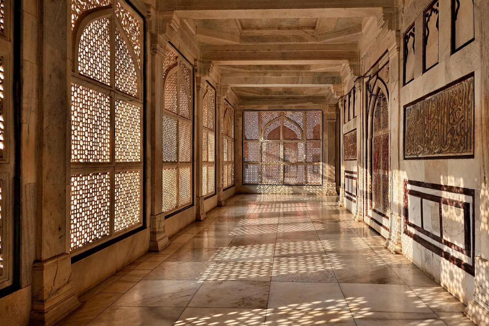 The white marble Tomb of Salim Chishti with carved lattice screens, Agra, India