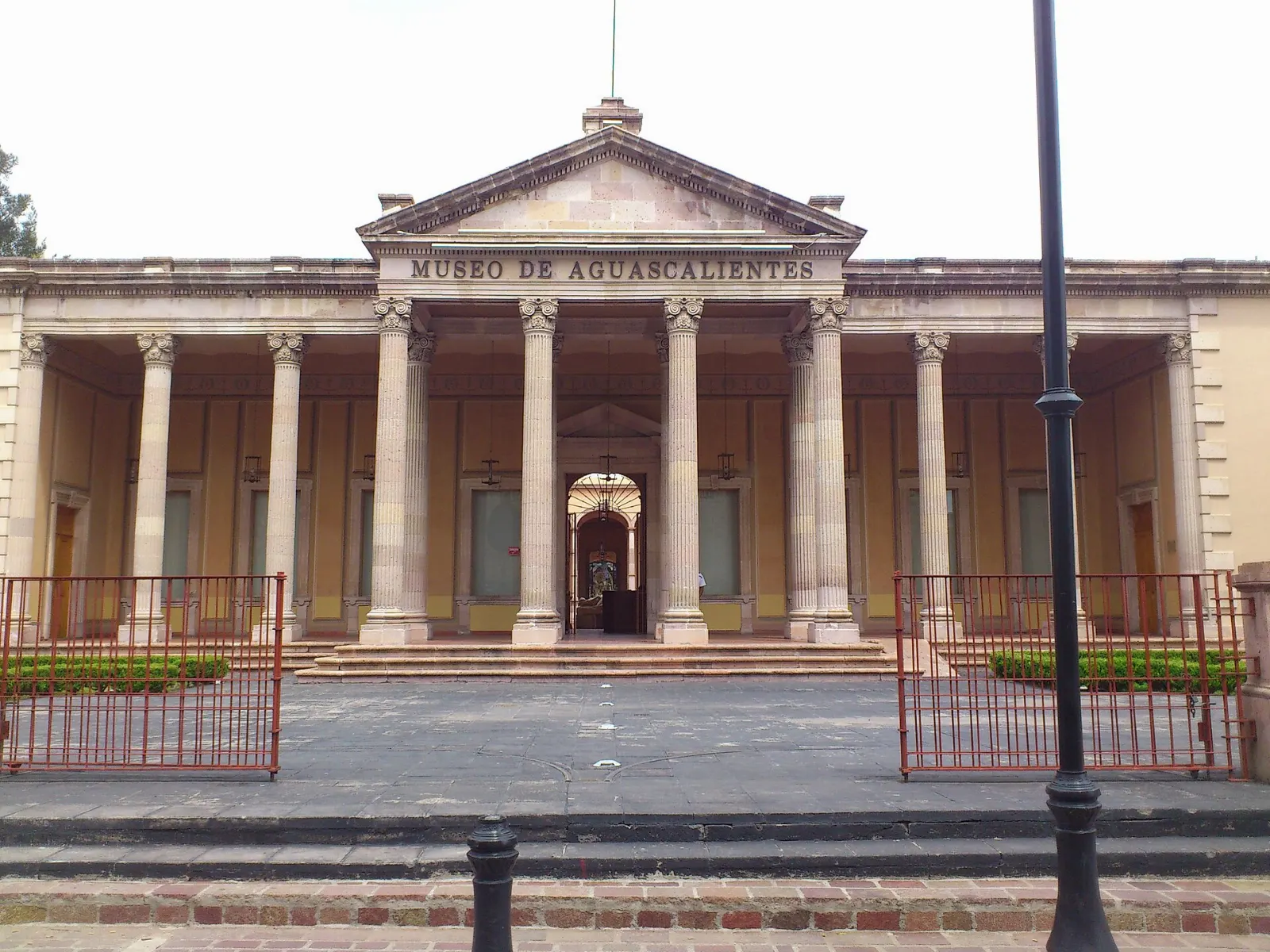 Classical museum building in Aguascalientes with pink stone facade