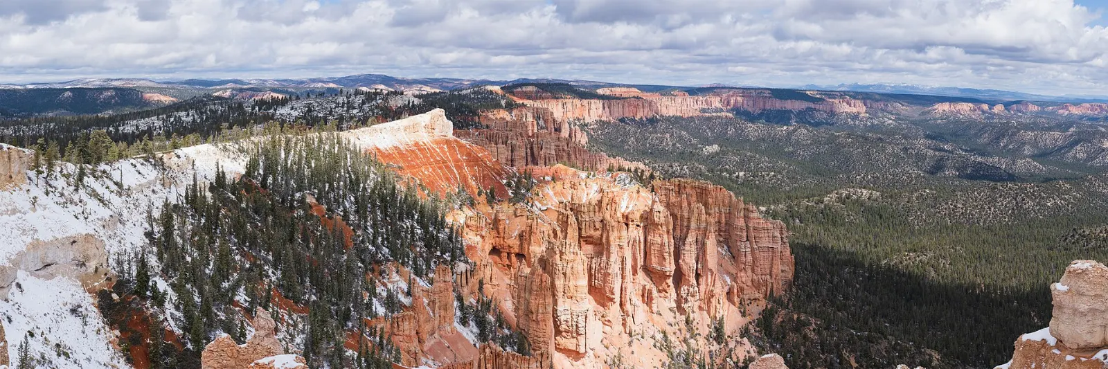 View south from the high plateau at Rainbow Point over layered cliffs, Bryce Canyon National Park, Utah