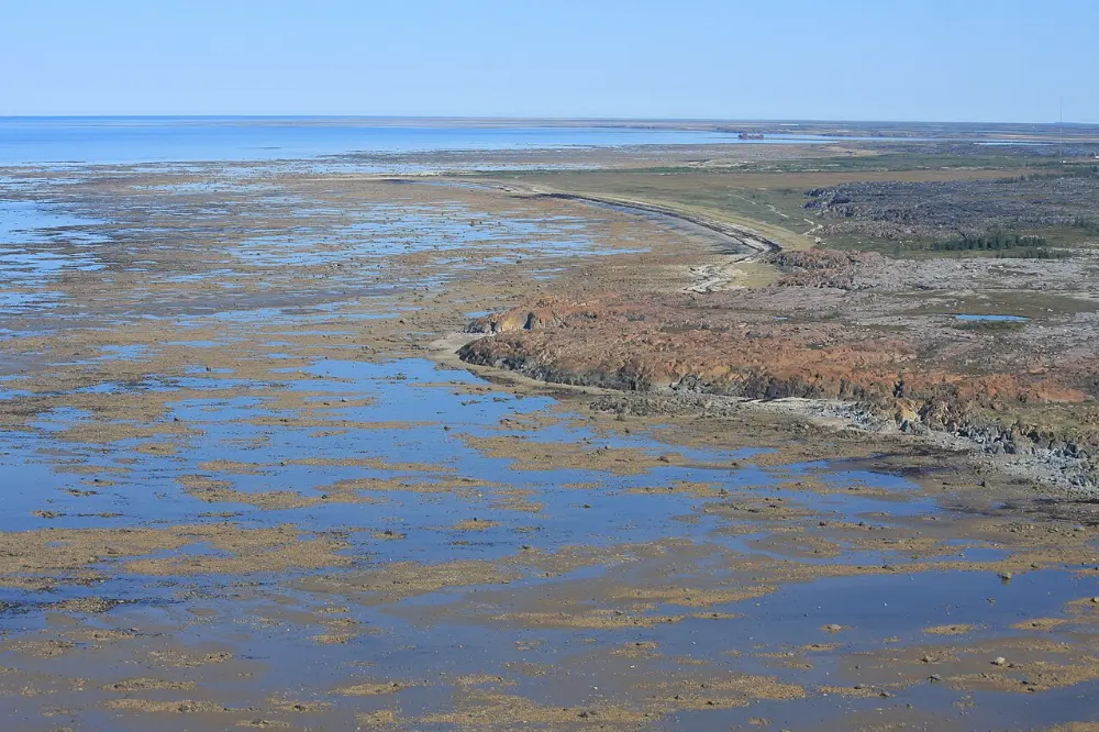 Hudson Bay shoreline, Churchill, Manitoba